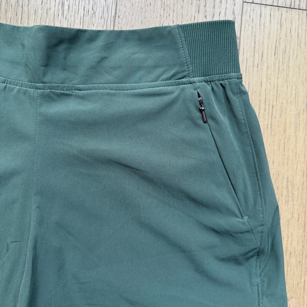 CALLA Anywhere Green Shorts NWT - Size S - Picture 2 of 6